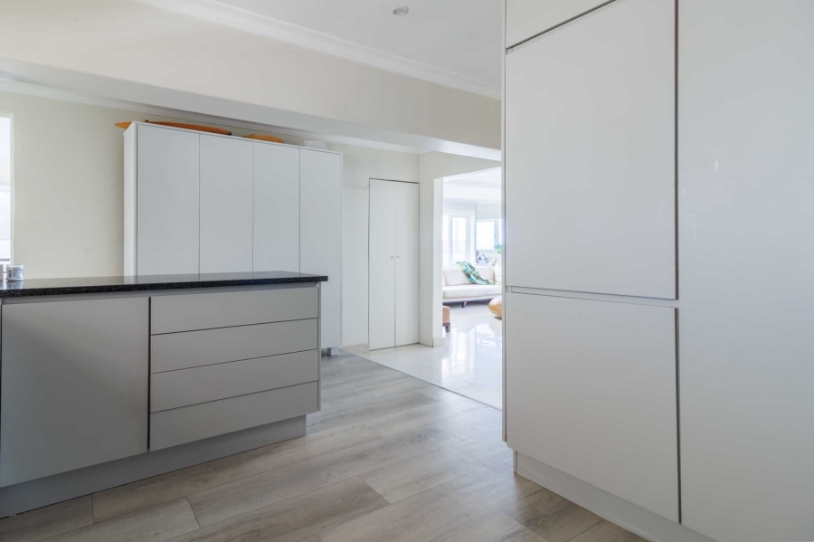 To Let 2 Bedroom Property for Rent in Sea Point Western Cape